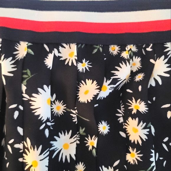 Tommy Hilfiger pleated daisy print skirt - Picture 3 of 5